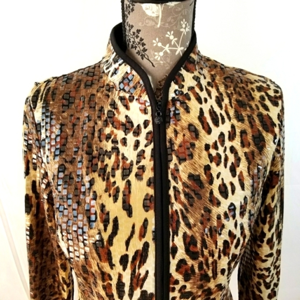 a DRESSING WOMAN  CARDIGAN AND SHELL